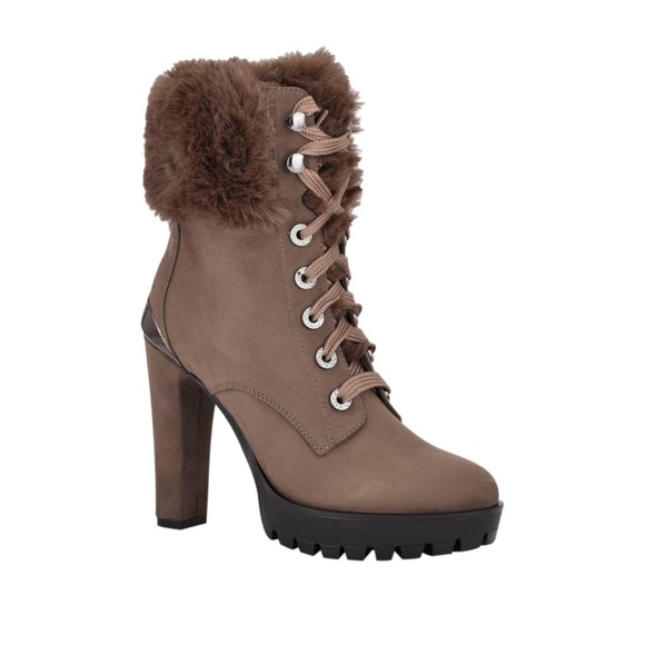 New GUESS Trisia Lug Sole Booties SZ 7 - Picture 1 of 13